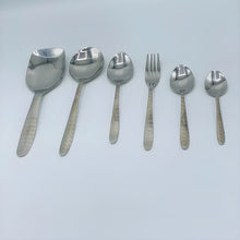 Load image into Gallery viewer, 8 Persons set - Royal Luxe Gold Laser-Design Silverware
