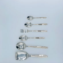 Load image into Gallery viewer, 8 Persons set - Royal Luxe Gold Laser-Design Silverware
