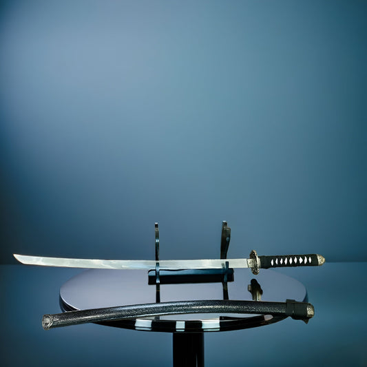 Traditional Katana Sword with Gleaming Blade and Elegant Scabbard – Collector's Edition"