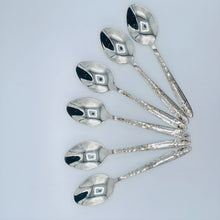 Load image into Gallery viewer, 6 Persons set - Luxury Laser-Cut Floral Stainless Steel Flatware
