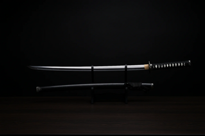 Traditional Katana Sword with Gleaming Blade and Elegant Scabbard – Collector's Edition"