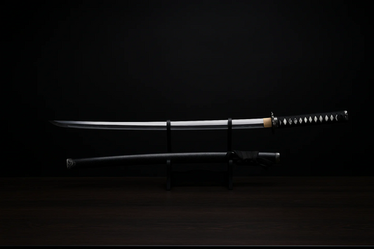 Traditional Katana Sword with Gleaming Blade and Elegant Scabbard – Collector's Edition"